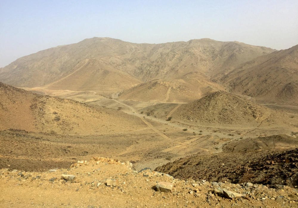 Trekking and trail running in the Arabian desert